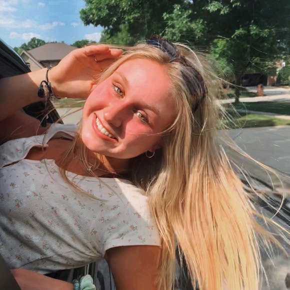 Meet your Posher, Caraline - Picture 1 of 1